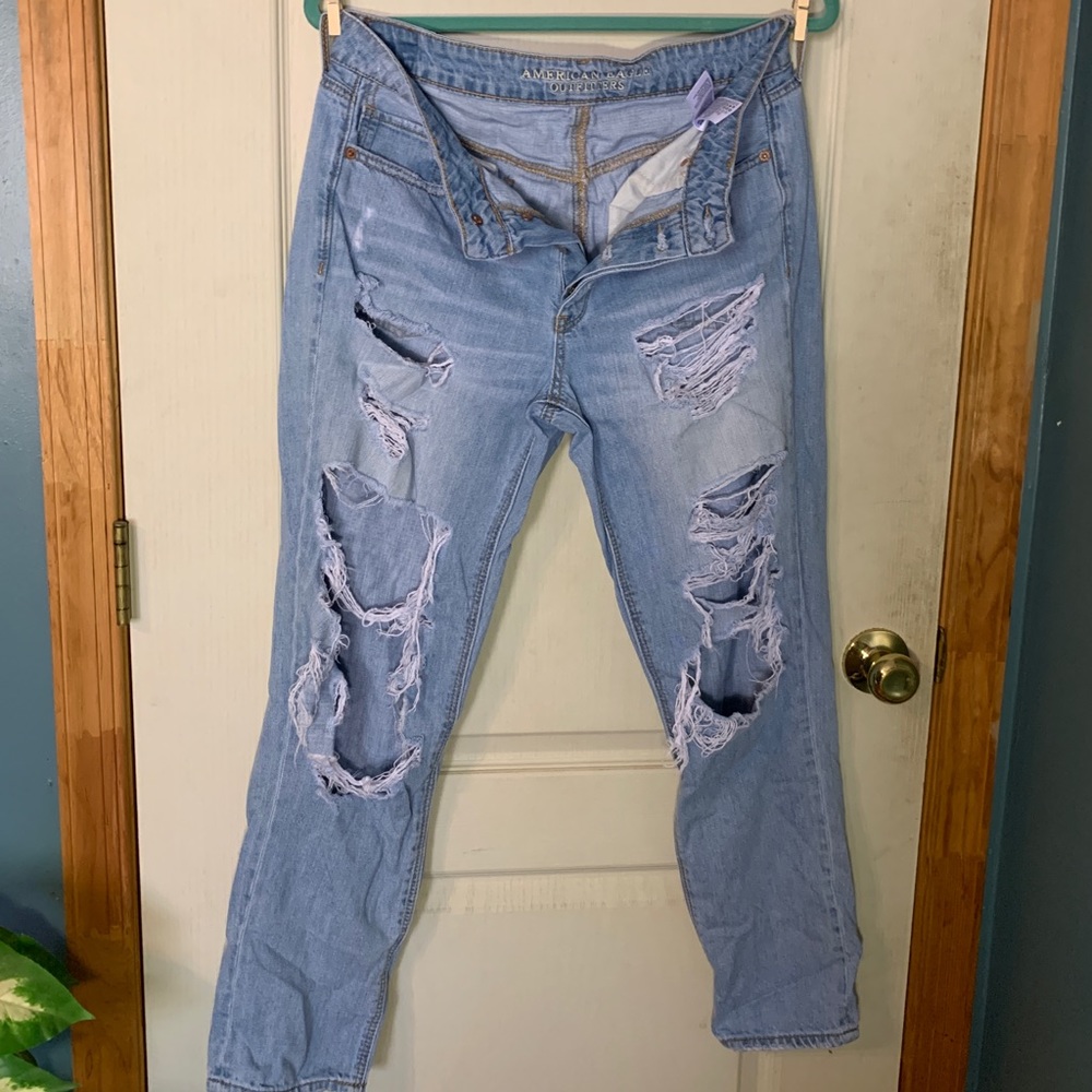 Distressed “Tomgirl” / Boyfriend Jeans AEO